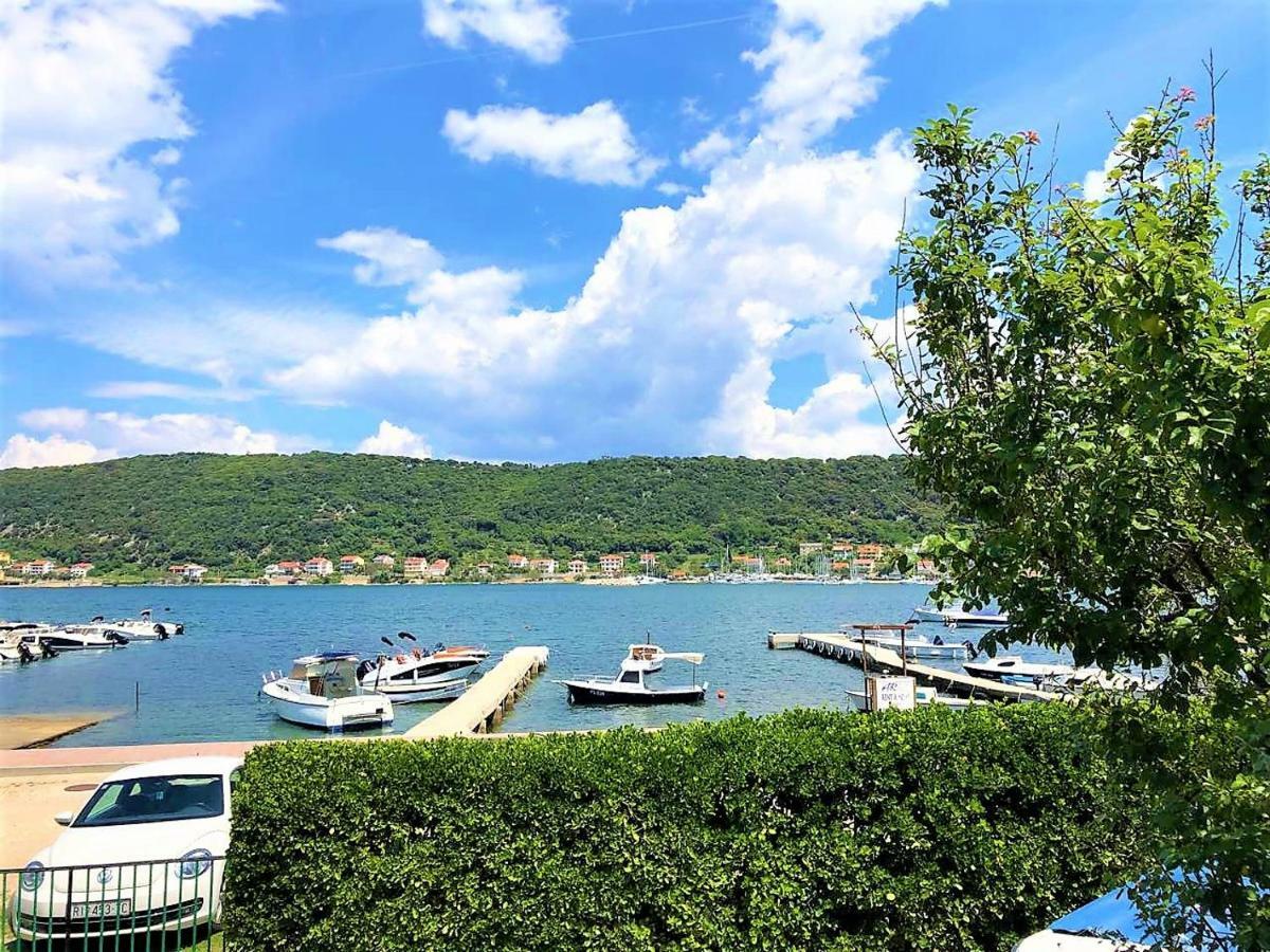 Apartments With Boat Mooring Marija Супетарска-Драга Экстерьер фото