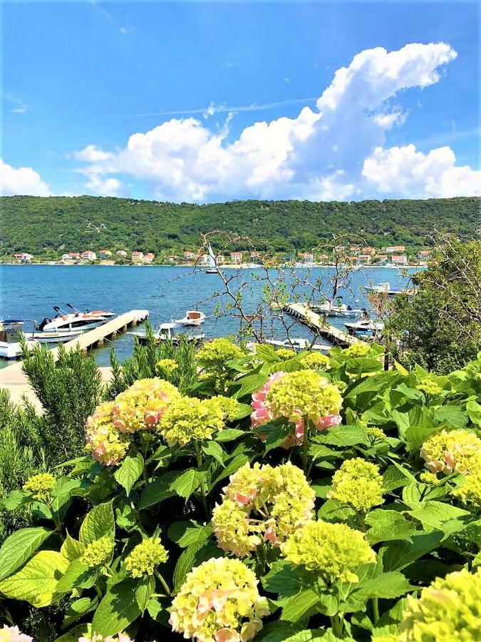 Apartments With Boat Mooring Marija Супетарска-Драга Экстерьер фото