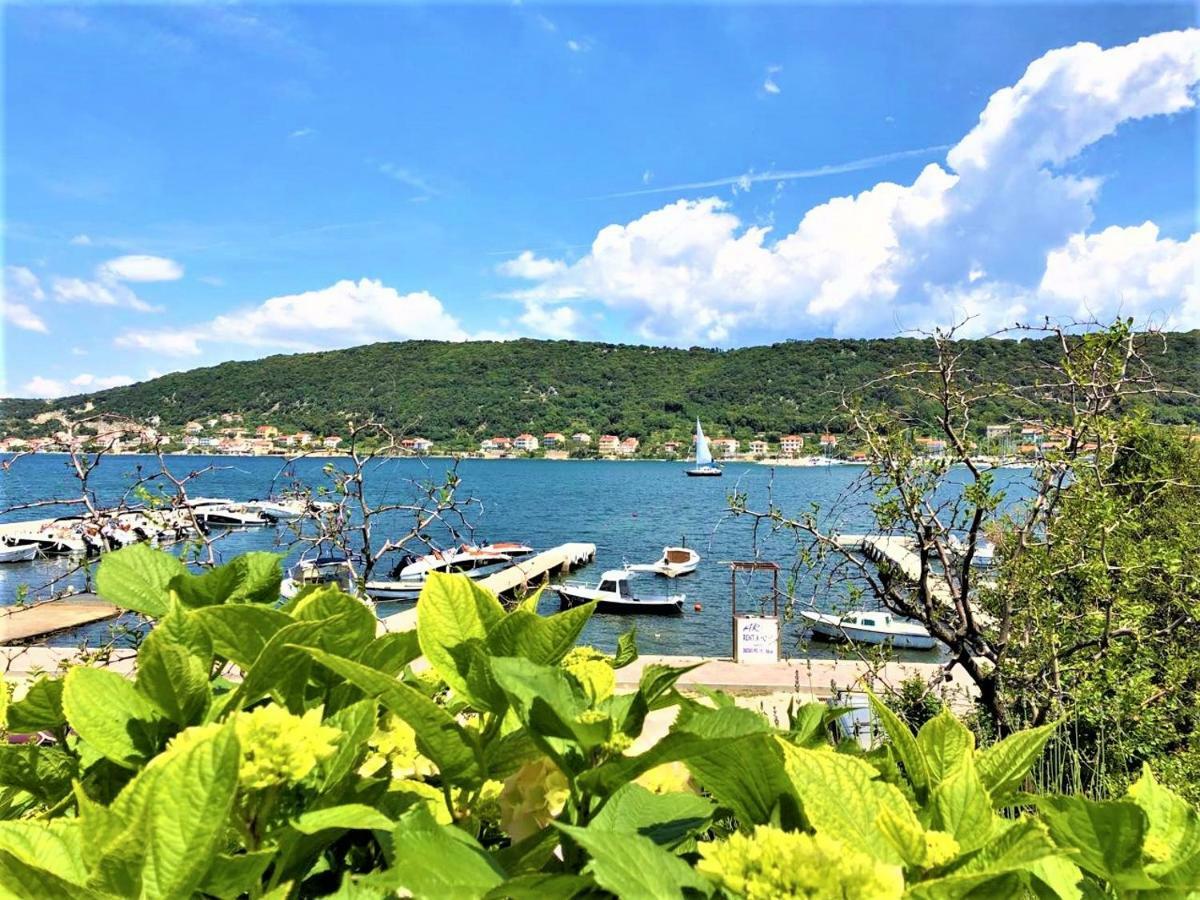 Apartments With Boat Mooring Marija Супетарска-Драга Экстерьер фото